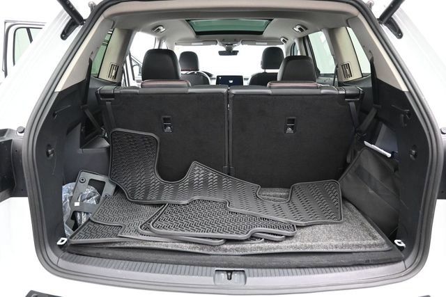 Used 2024 Volkswagen Atlas Peak Edition SE AWD/4WD image 32