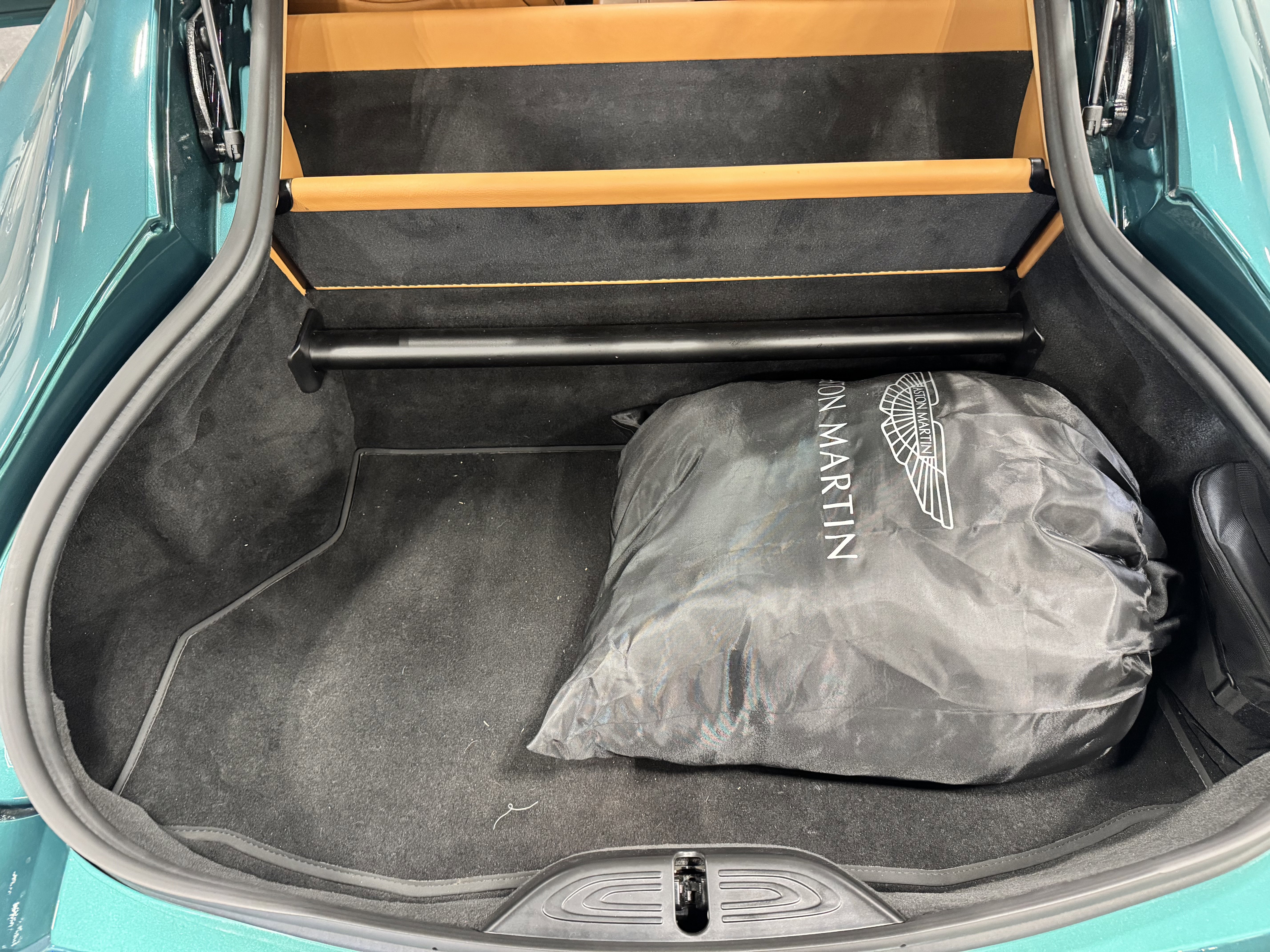 Used 2023 Aston Martin V12 Vantage V12 image 15