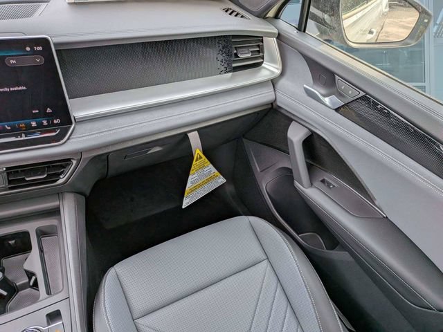 New 2026 Volkswagen Tiguan SE R-Line FWD image 17