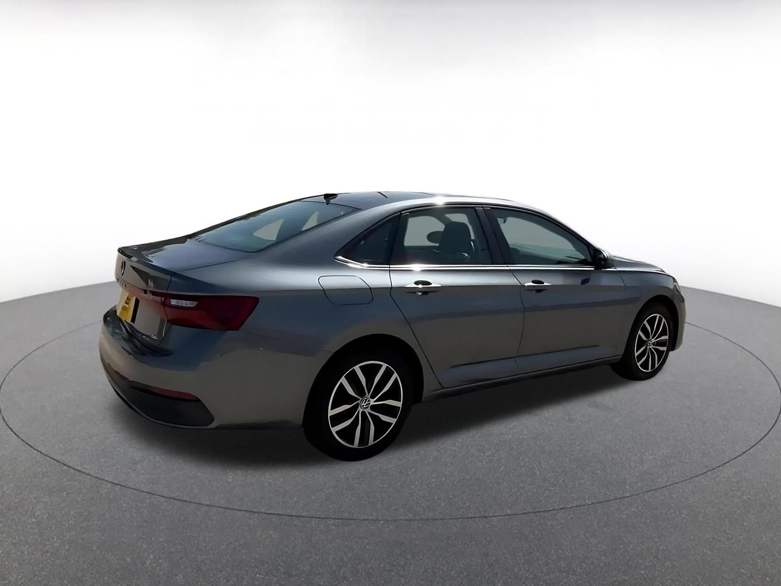 Used 2025 Volkswagen Jetta SE FWD image 15