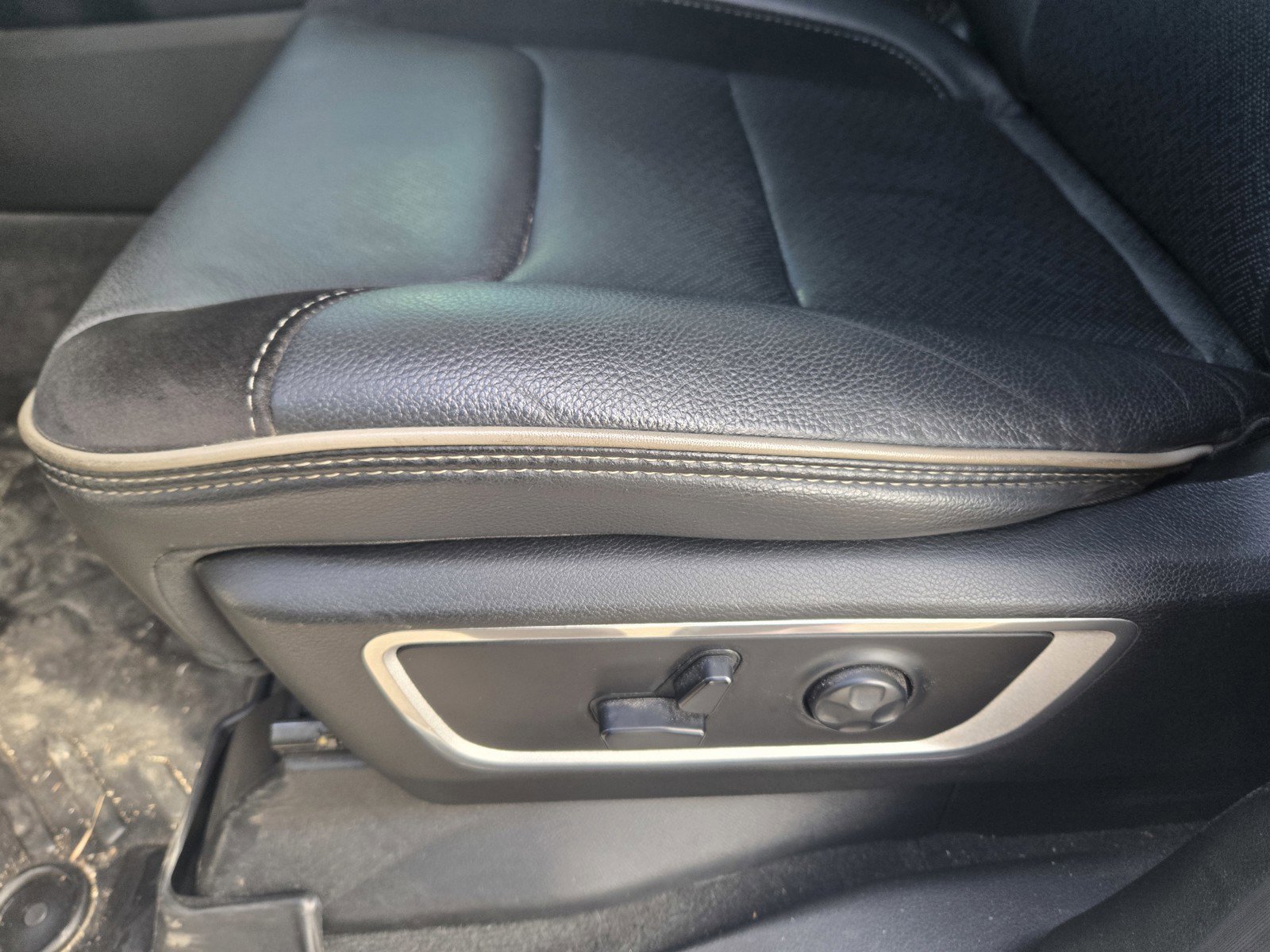 Used 2020 RAM 1500 Laramie image 15