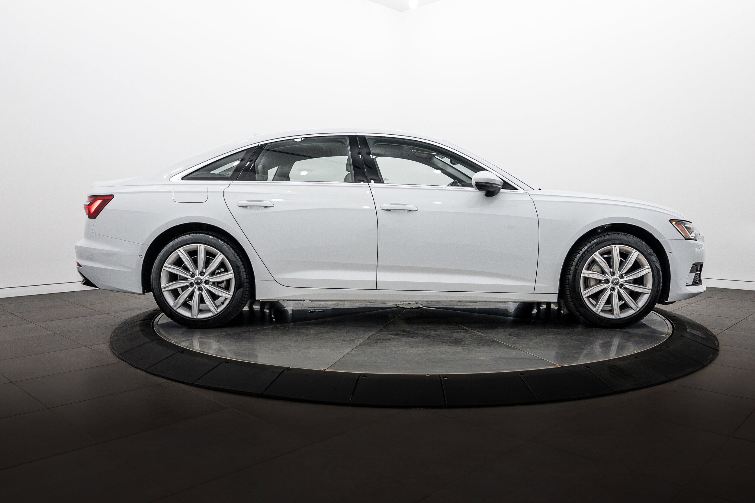 Used 2020 Audi A6 2.0T Premium Plus w/ Premium Plus Package AWD/4WD image 3