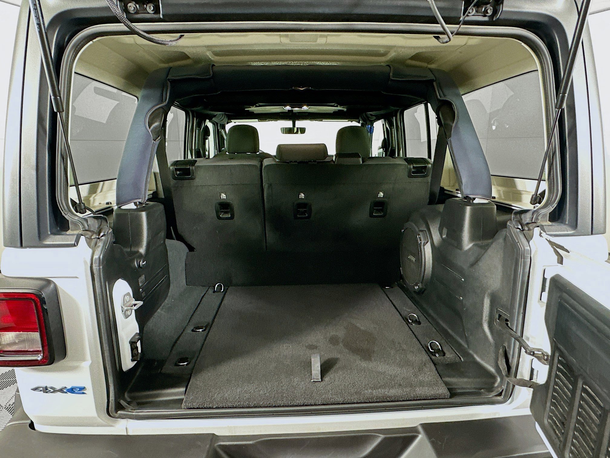 Used 2023 Jeep Wrangler Unlimited w/ Cold Weather Group image 28