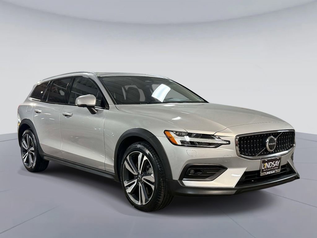 Used 2025 Volvo V60 B5 Cross Country Plus AWD/4WD image 9
