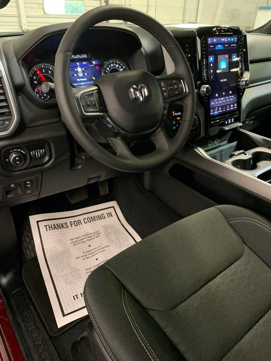 Used 2025 RAM 1500 Big Horn AWD/4WD image 9