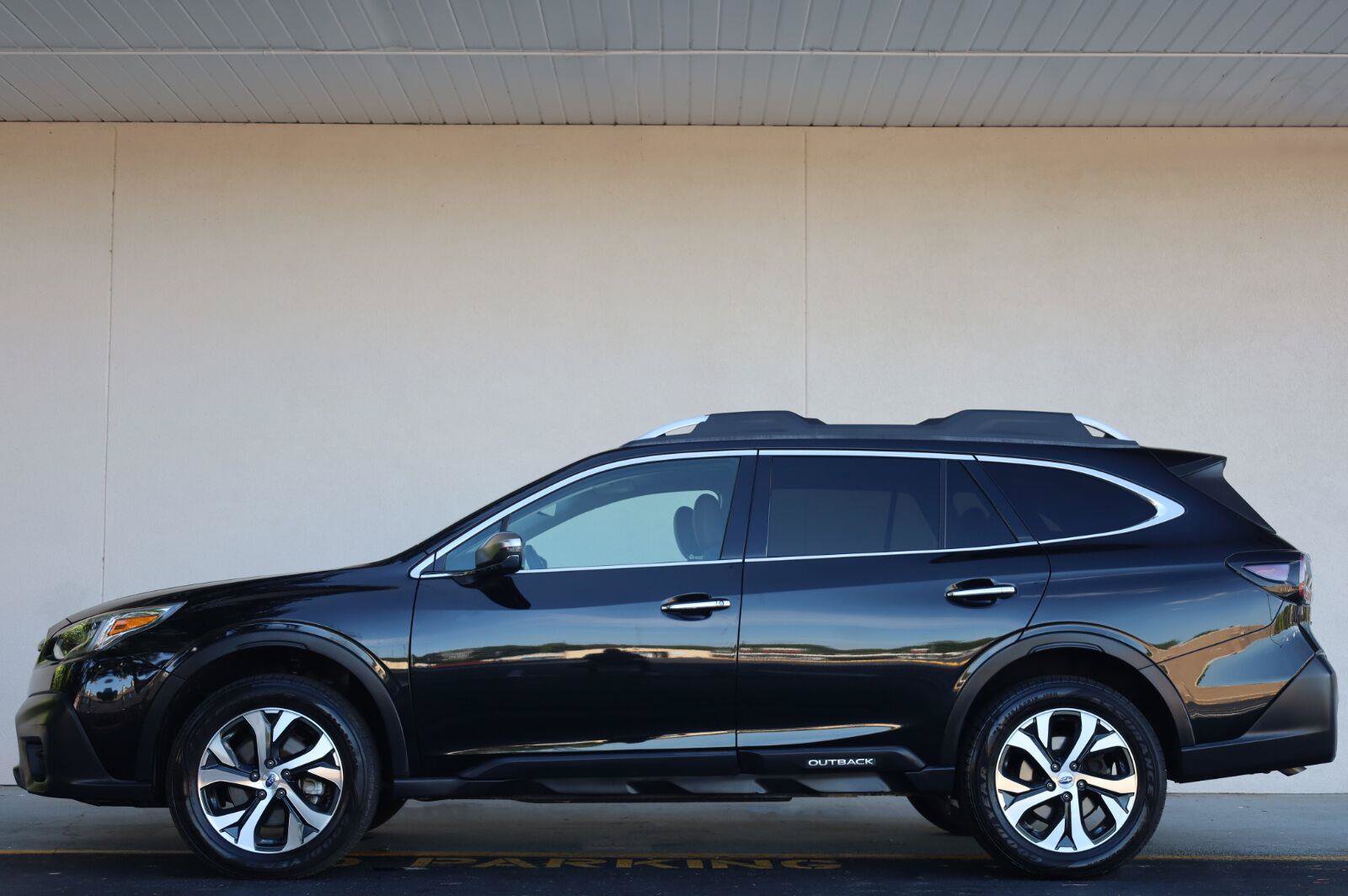 Used 2021 Subaru Outback Touring XT AWD/4WD image 3