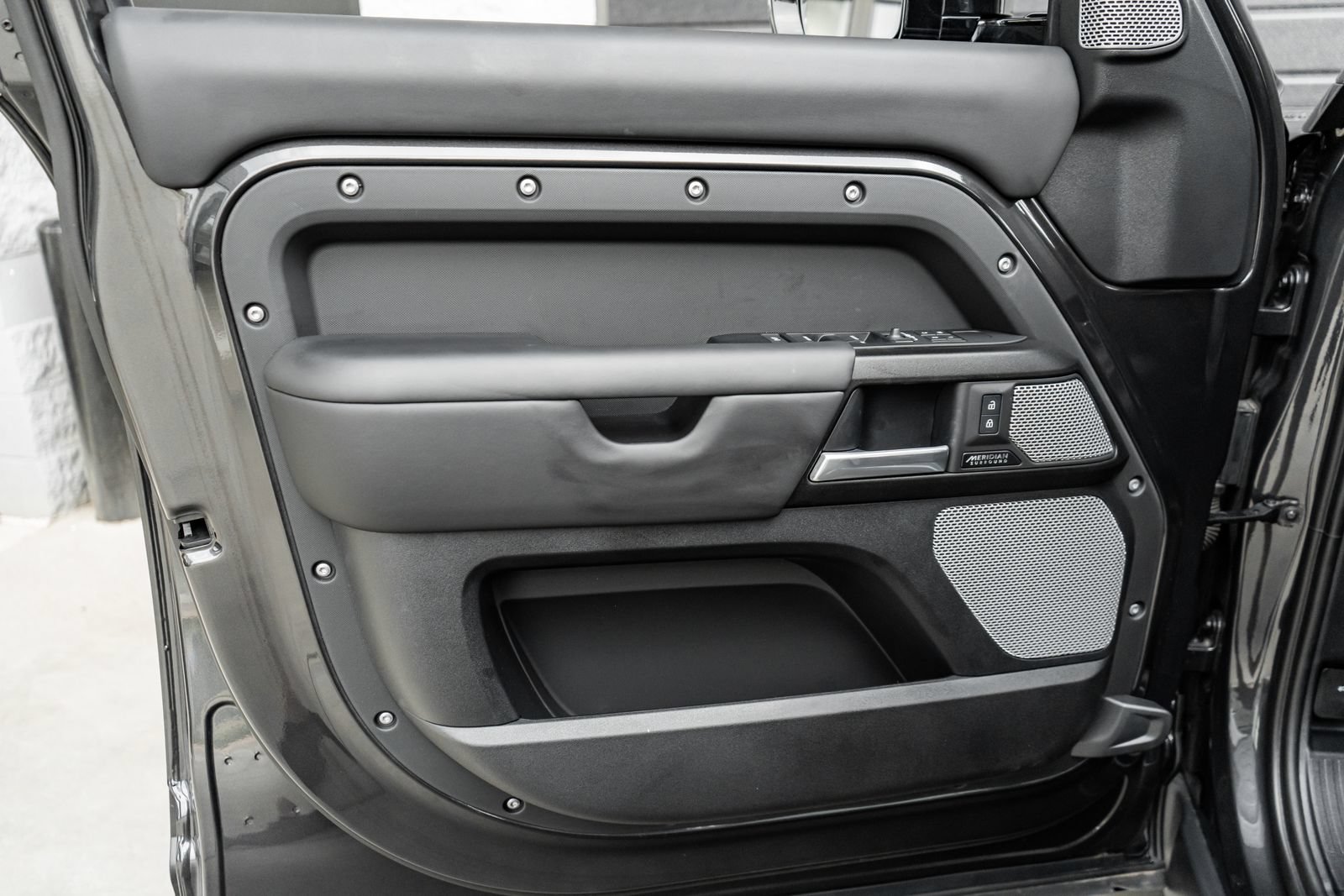 Used 2024 Land Rover Defender 130 V8 AWD/4WD image 23