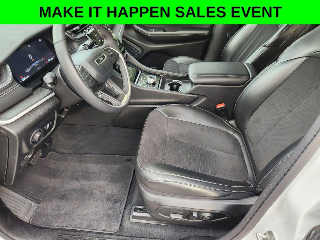 Used 2024 Jeep Grand Cherokee L Laredo AWD/4WD image 9