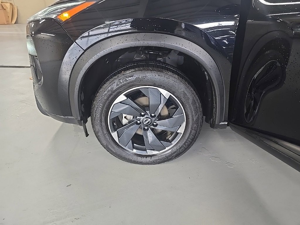 Used 2024 Nissan Rogue SV image 29