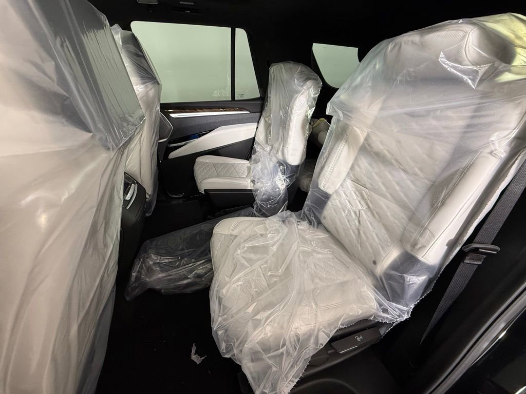 New 2026 Cadillac Escalade Platinum Luxury w/ LPO, Floor Liner Package AWD/4WD image 11