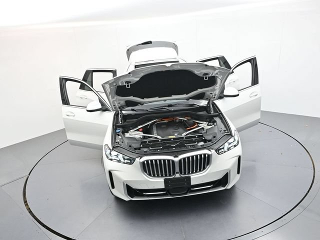 Used 2025 BMW X5 xDrive50e AWD/4WD image 43