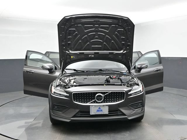 Used 2025 Volvo V60 B5 Cross Country Plus AWD/4WD image 48