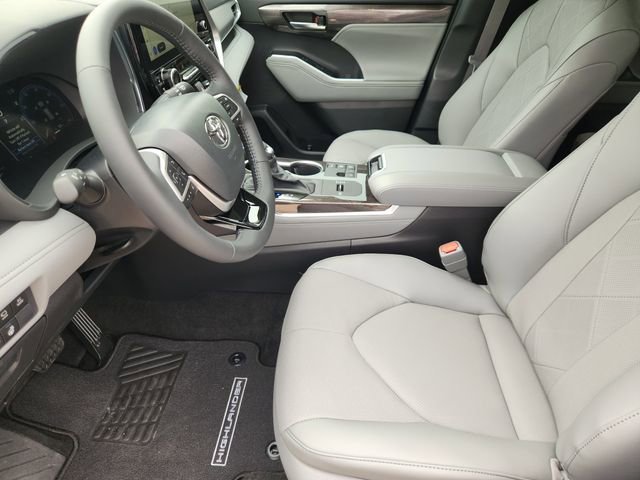 New 2026 Toyota Highlander Platinum AWD/4WD image 9
