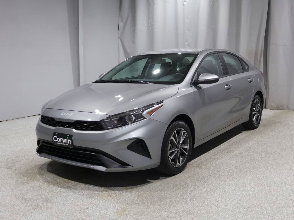Used 2023 Kia Forte LXS w/ LXS Technology Package FWD image 6