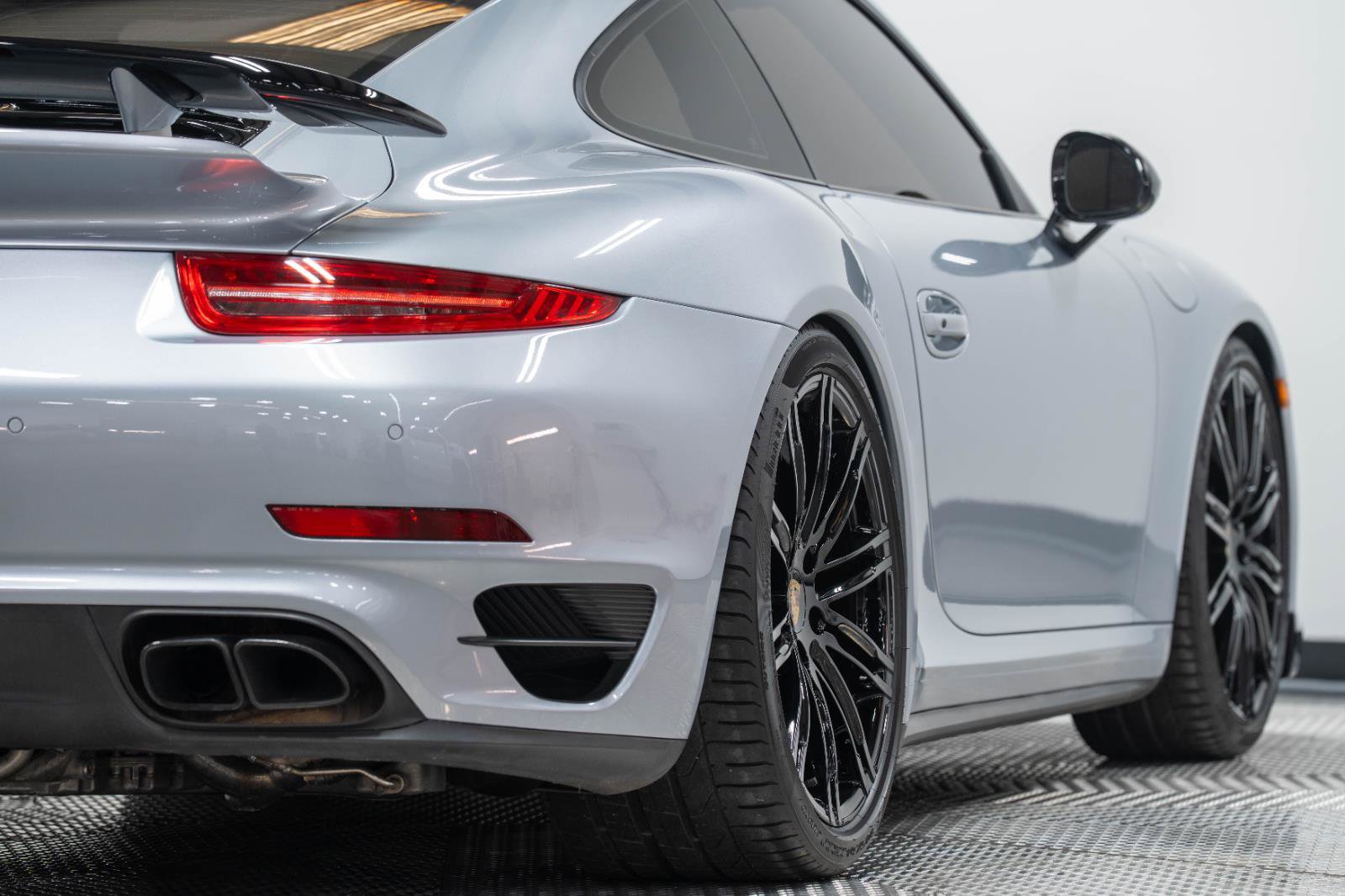 Used 2016 Porsche 911 Turbo image 28