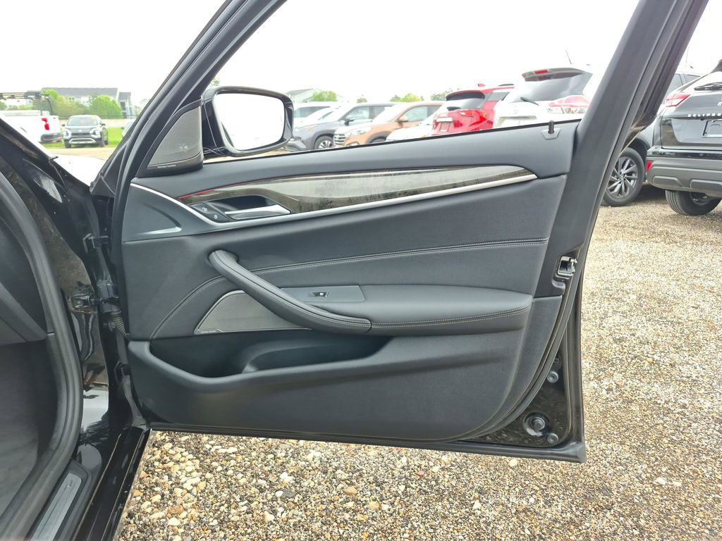 Used 2021 BMW 530i xDrive w/ Premium Package image 24