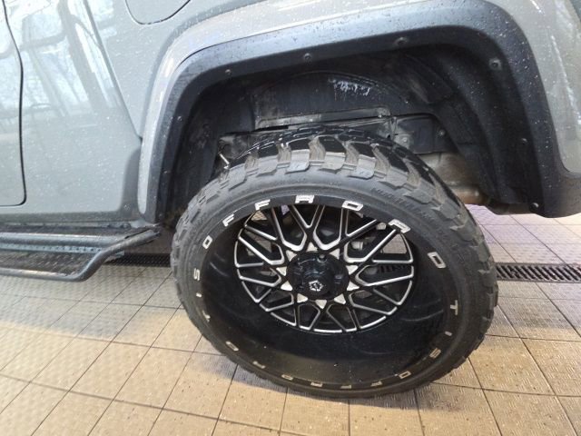 Used 2021 Jeep Gladiator Willys image 13