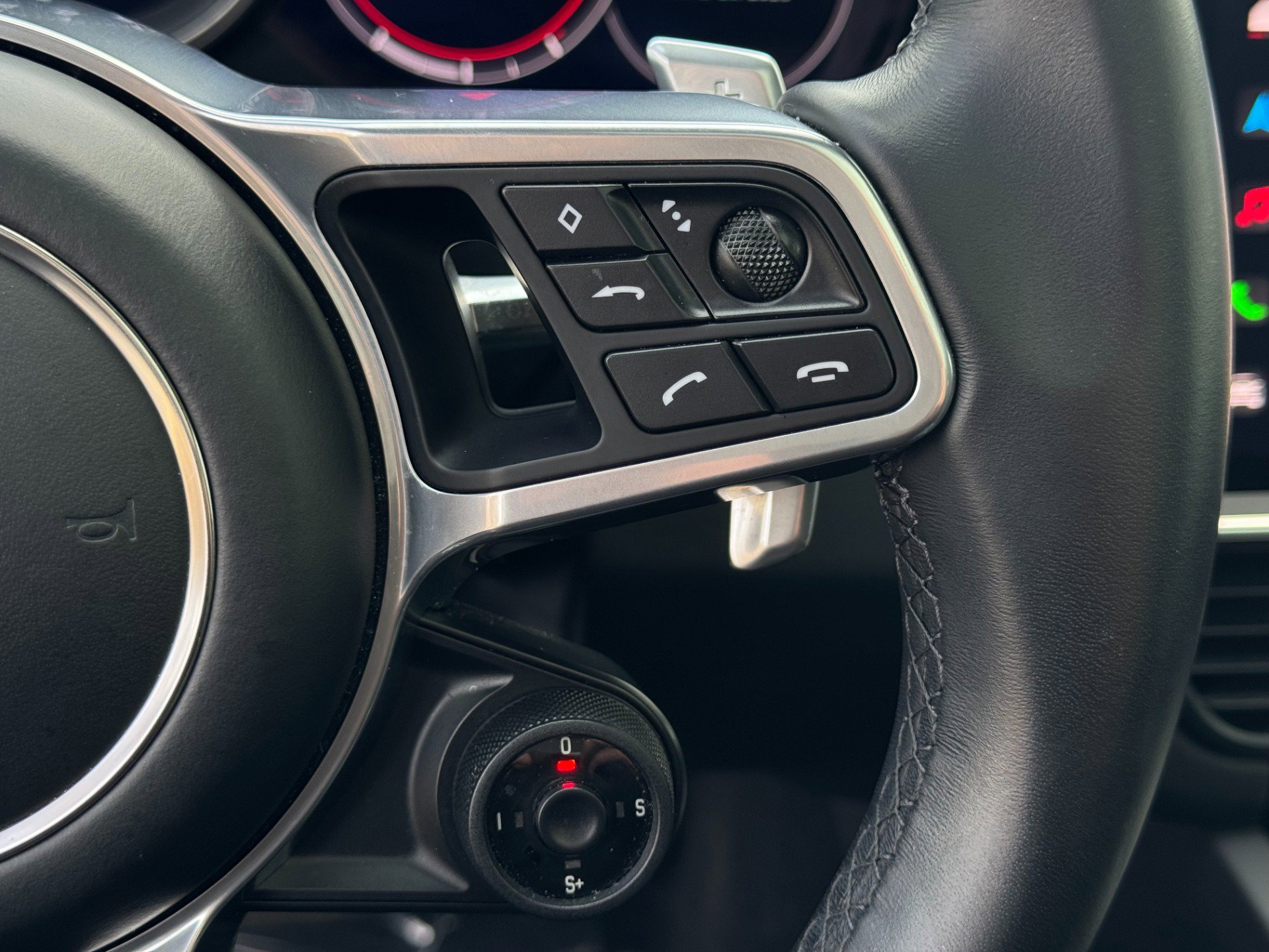 Used 2022 Porsche Cayenne GTS image 29