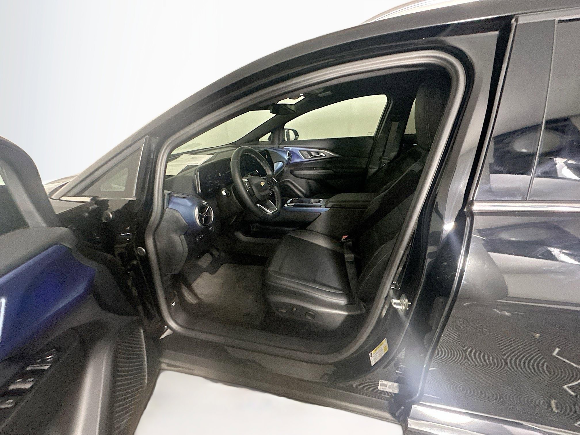 Used 2025 Chevrolet Equinox EV LT w/ Convenience Package image 13