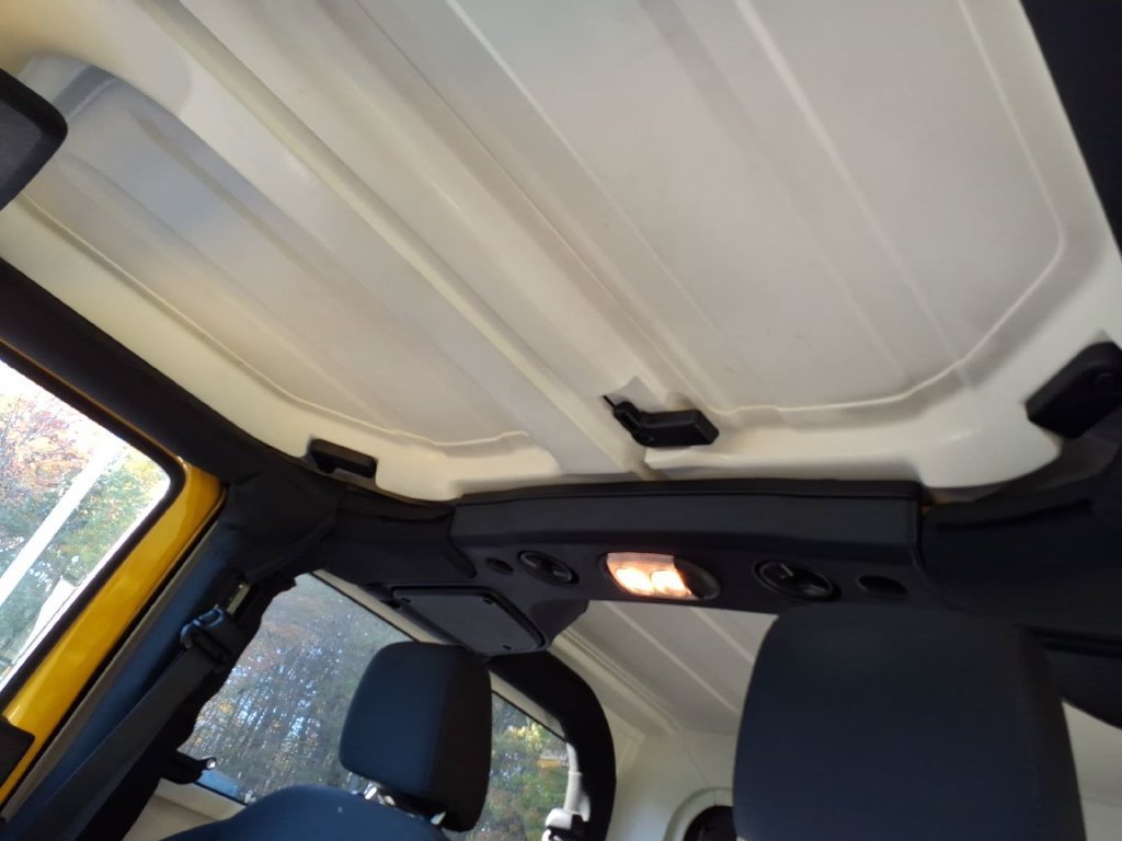 Used 2015 Jeep Wrangler Sport AWD/4WD image 13