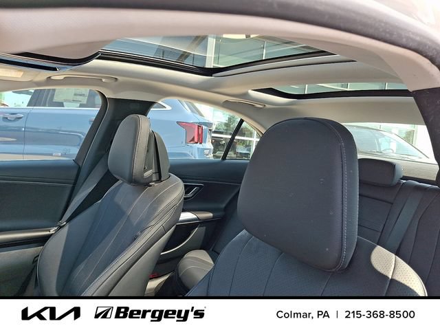 Used 2025 Mercedes-Benz E 350 4MATIC Sedan image 16