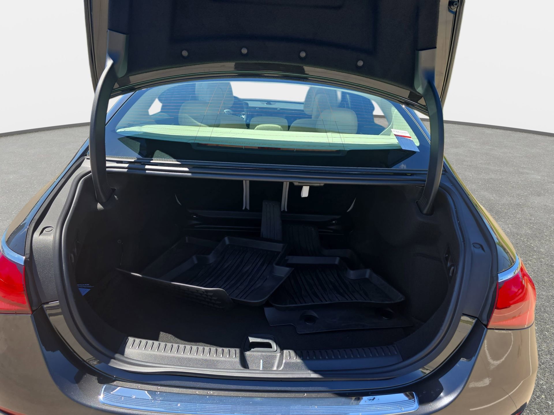 Used 2025 Mercedes-Benz E 350 Sedan image 12