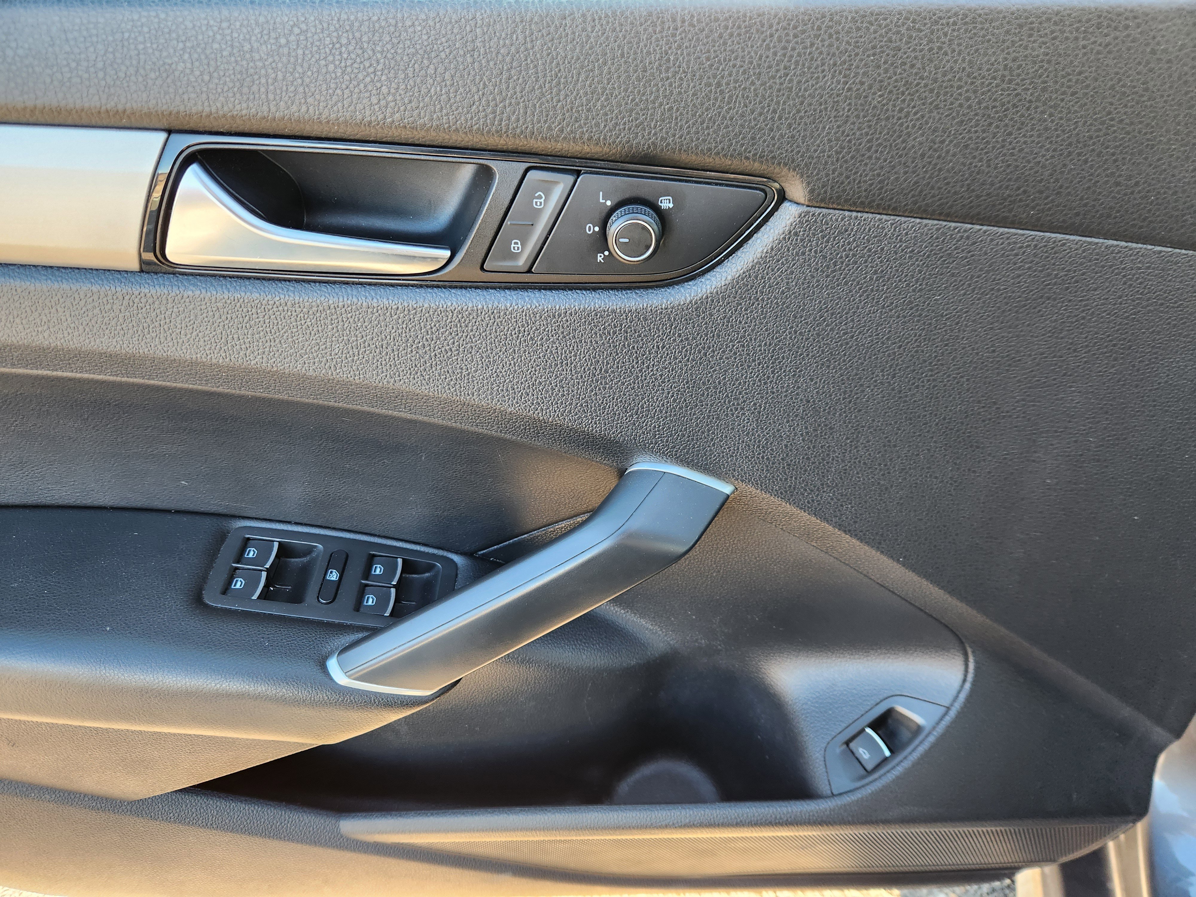 Used 2022 Volkswagen Passat 2.0T SE image 17