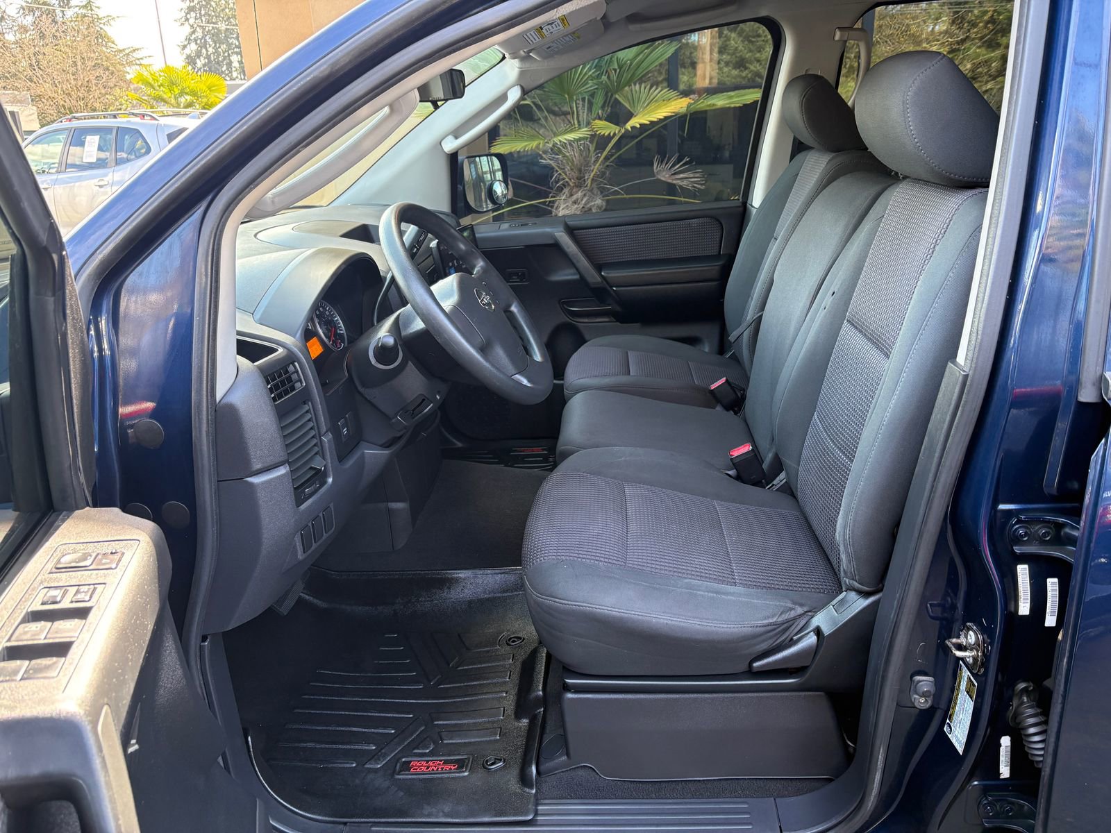 Used 2010 Nissan Titan SE AWD/4WD image 9