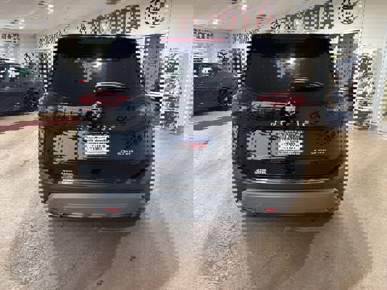 Used 2023 Nissan Rogue SV image 9