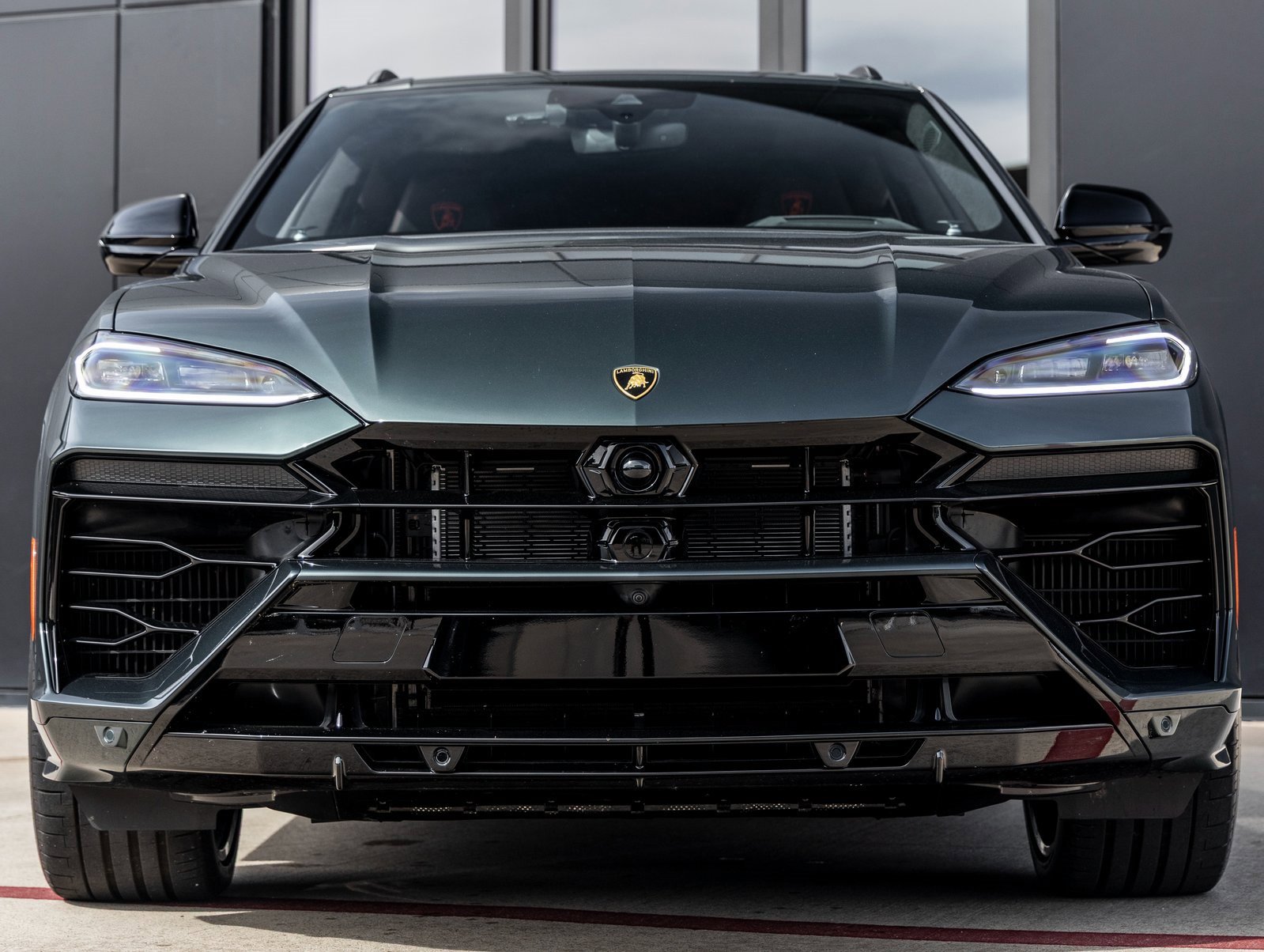 Used 2025 Lamborghini Urus SE image 4