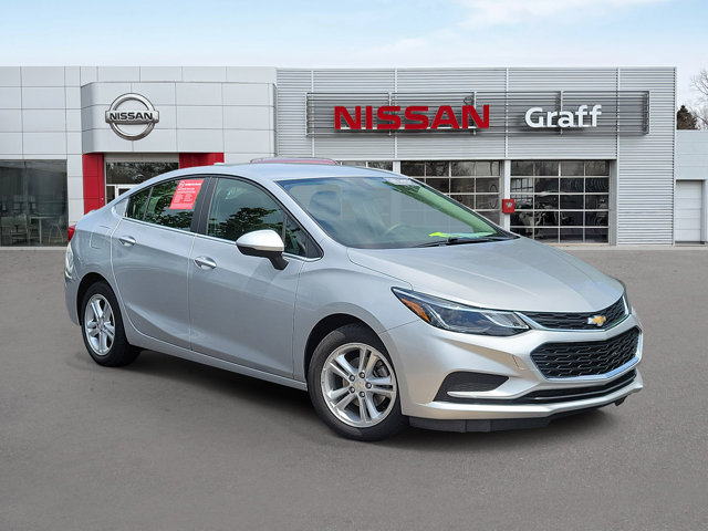 Used 2018 Chevrolet Cruze LT FWD image 2