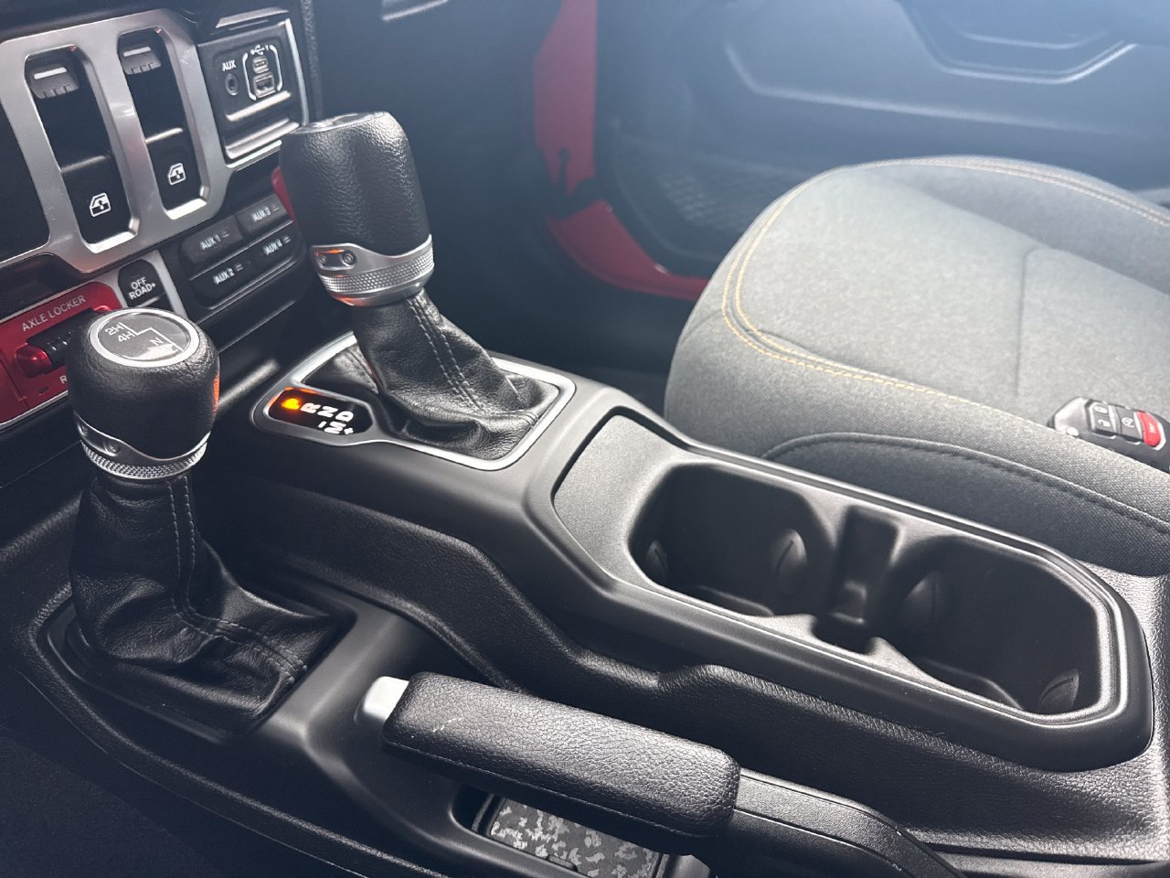 Used 2025 Jeep Wrangler Sport AWD/4WD image 20