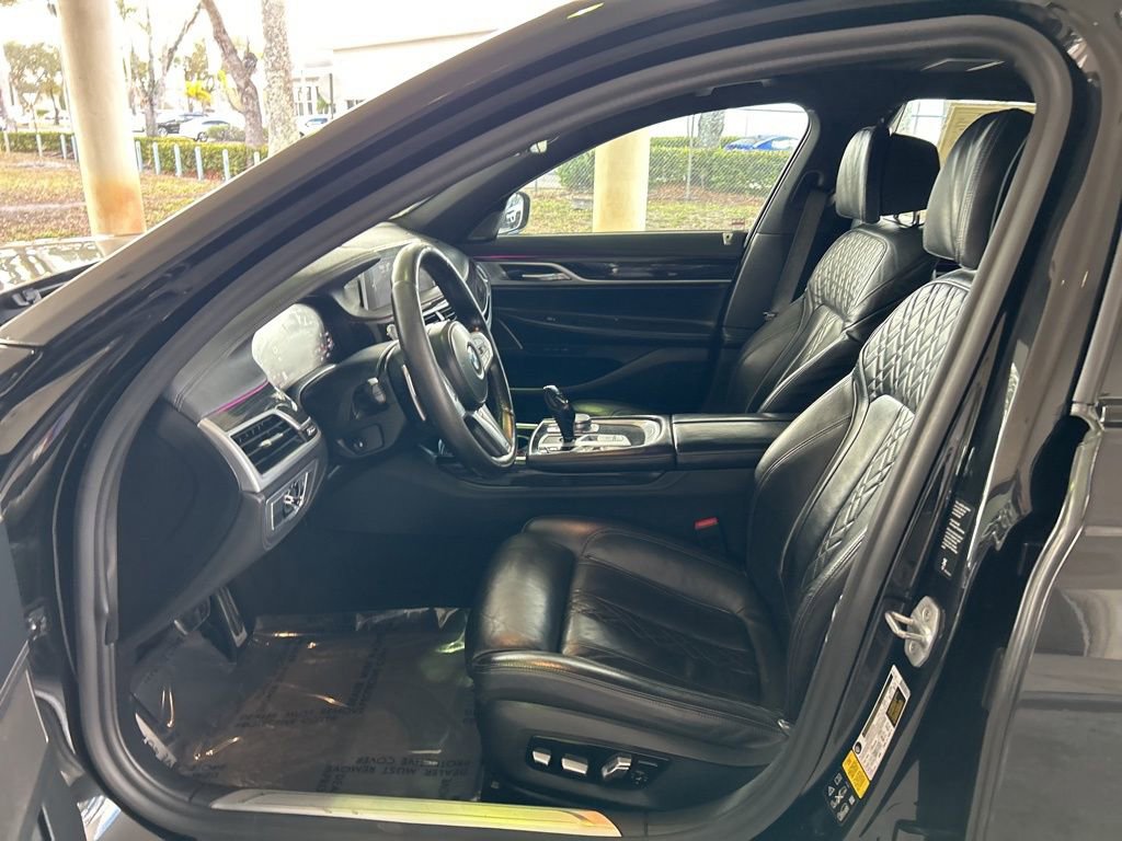 Used 2022 BMW 740i xDrive w/ M Sport Package image 5