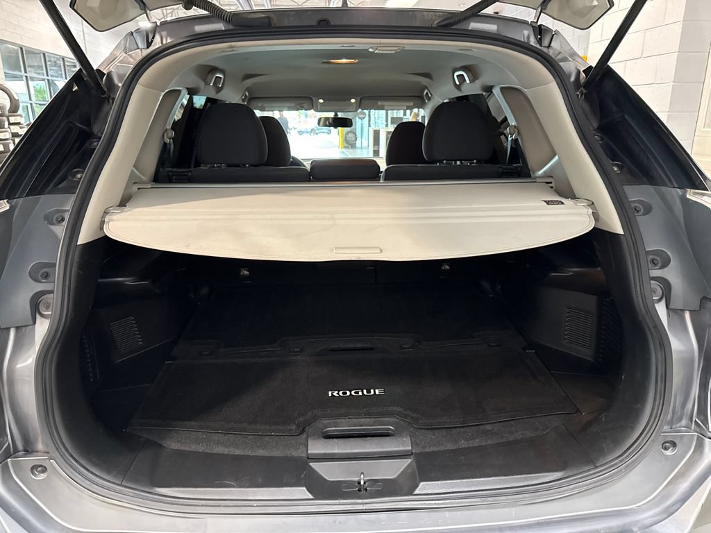 Used 2016 Nissan Rogue SV AWD/4WD image 12