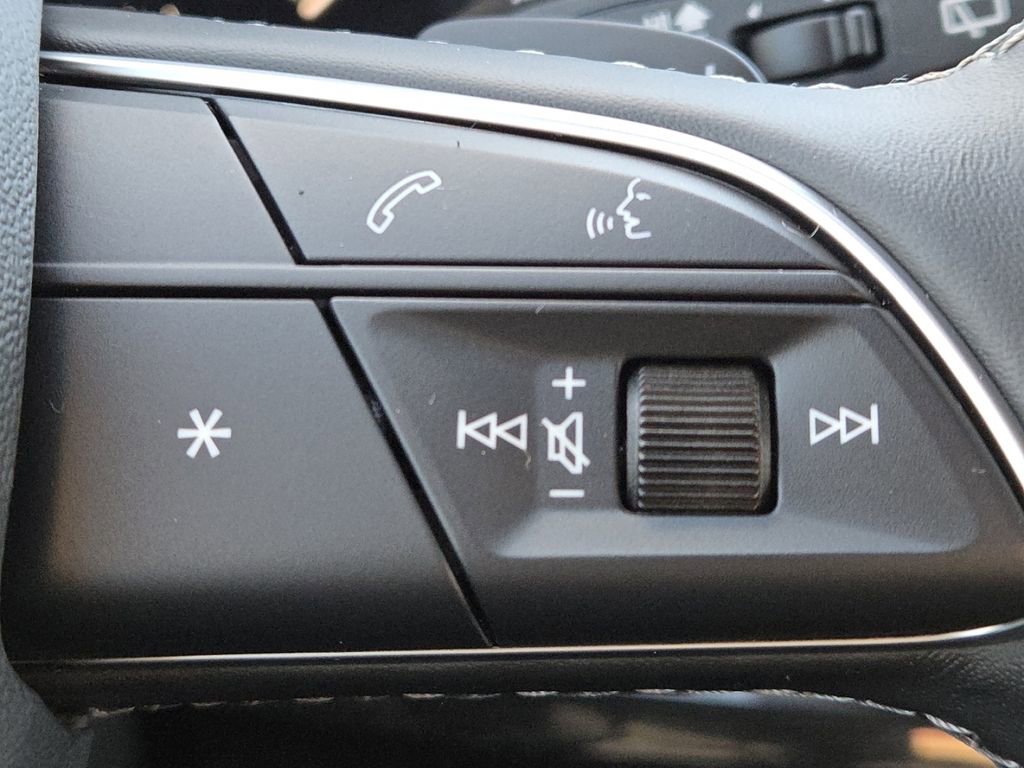 Used 2025 Audi Q8 Prestige image 13