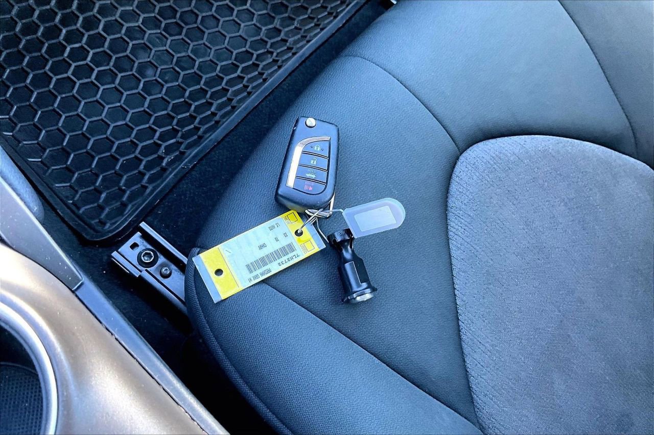 Used 2023 Toyota Camry LE image 28