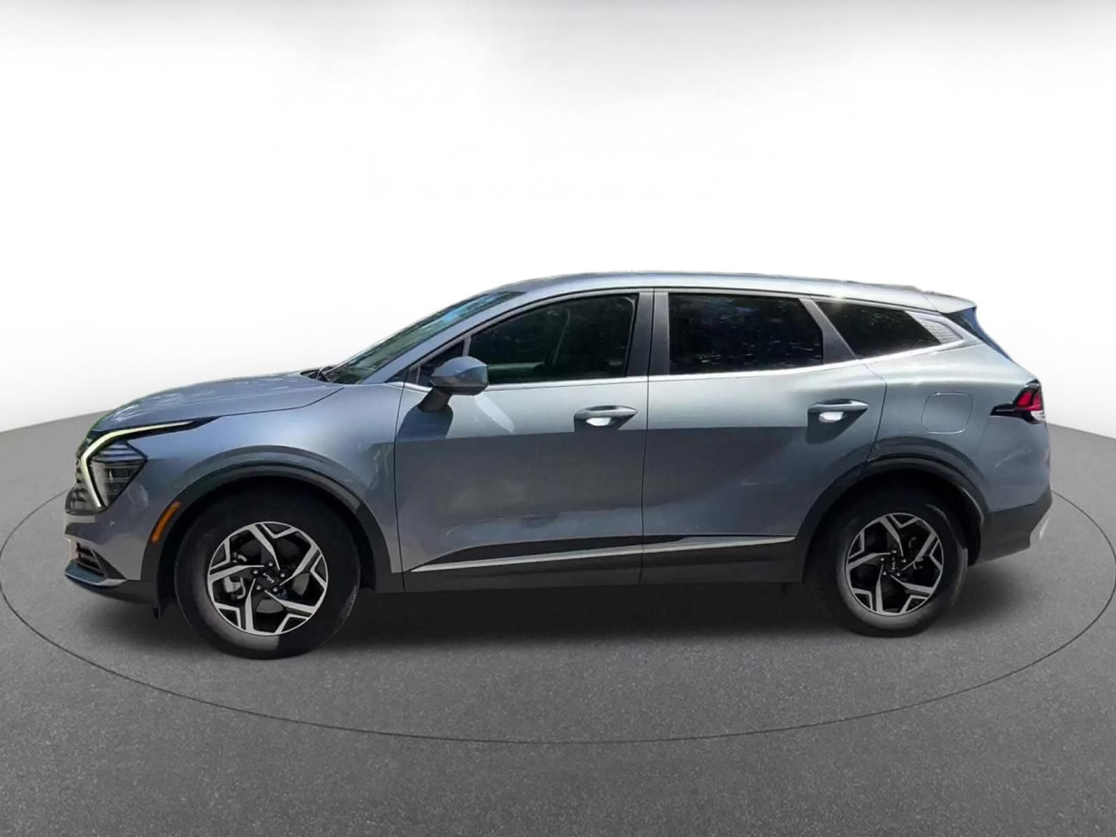 Used 2025 Kia Sportage LX FWD image 8