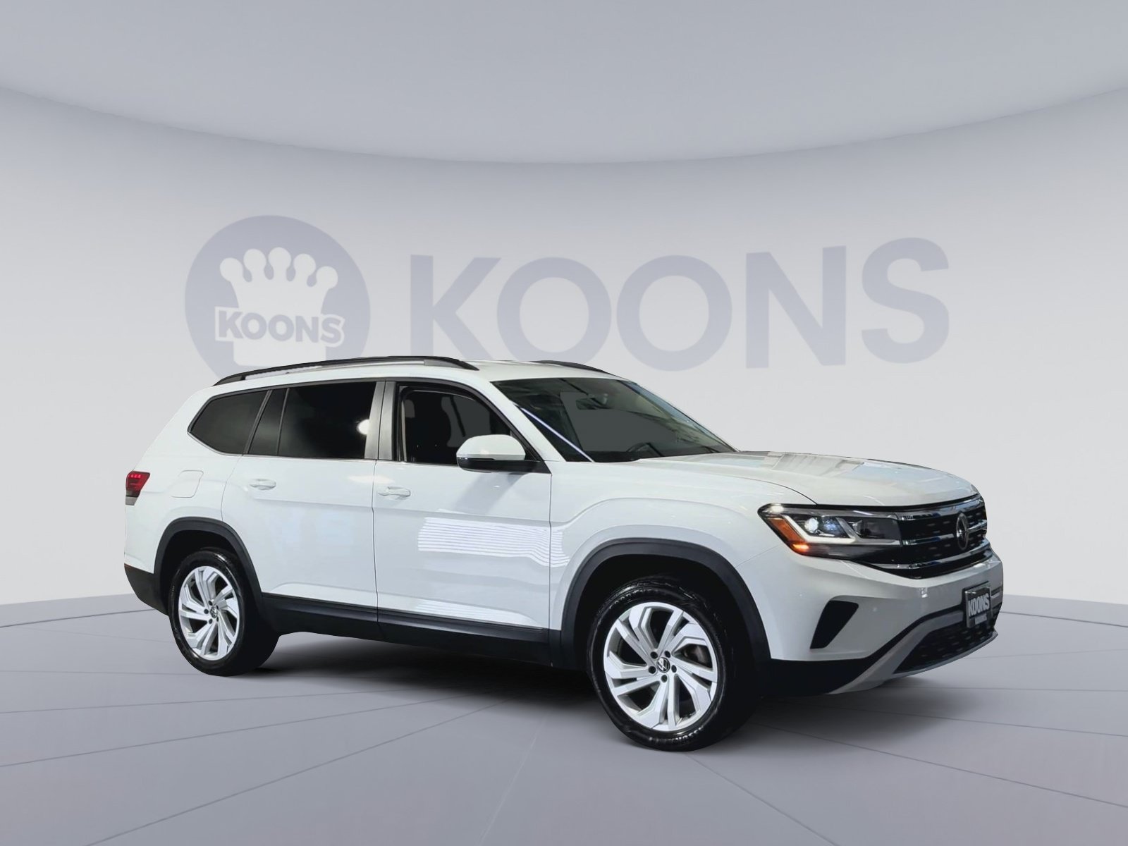Used 2023 Volkswagen Atlas SE AWD/4WD image 2