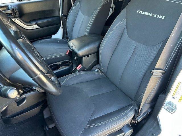 Used 2016 Jeep Wrangler Unlimited Rubicon w/ Connectivity Group AWD/4WD image 14