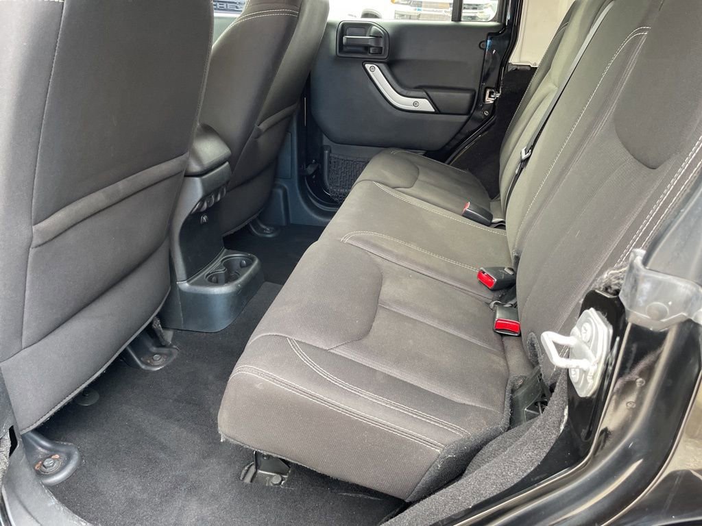 Used 2017 Jeep Wrangler Unlimited Sahara w/ Connectivity Group image 35