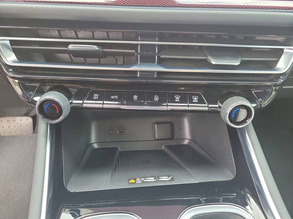 Used 2024 Chevrolet Traverse RS image 40