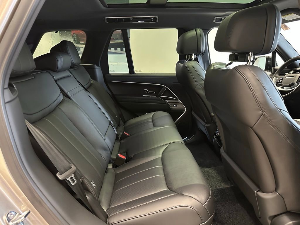 New 2025 Land Rover Range Rover SE AWD/4WD image 16