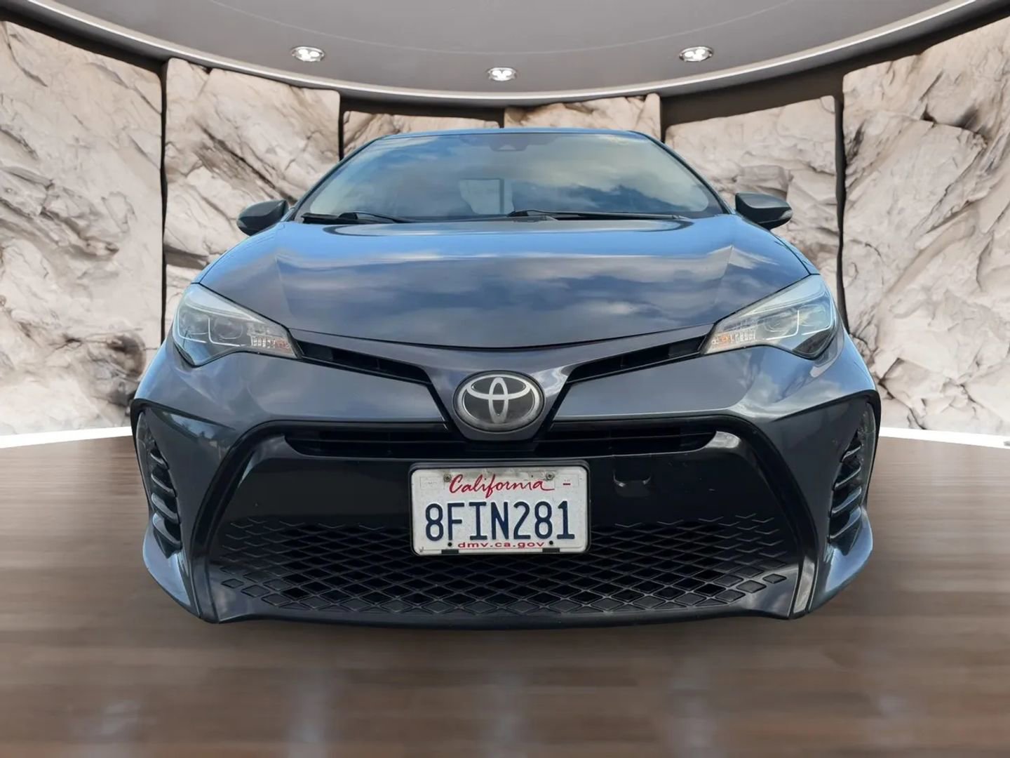 Used 2019 Toyota Corolla SE FWD image 2