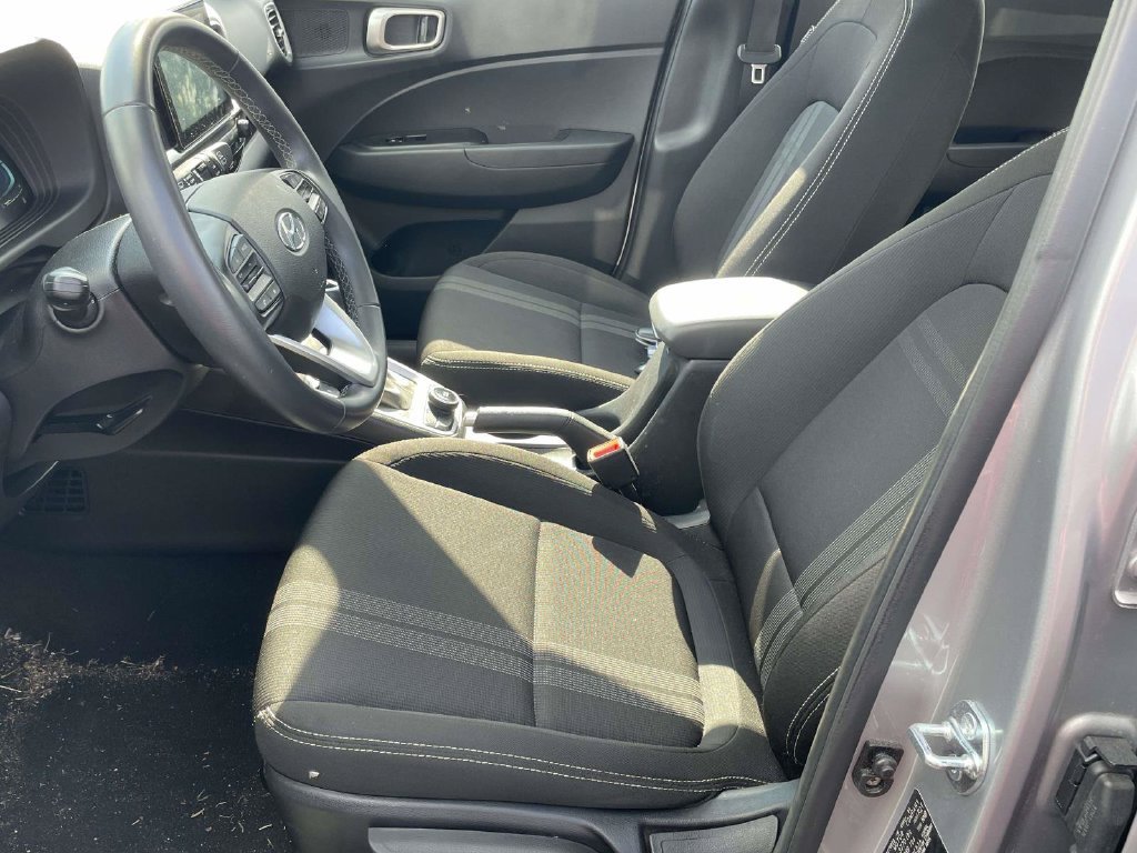 Used 2025 Hyundai Venue SEL FWD image 22