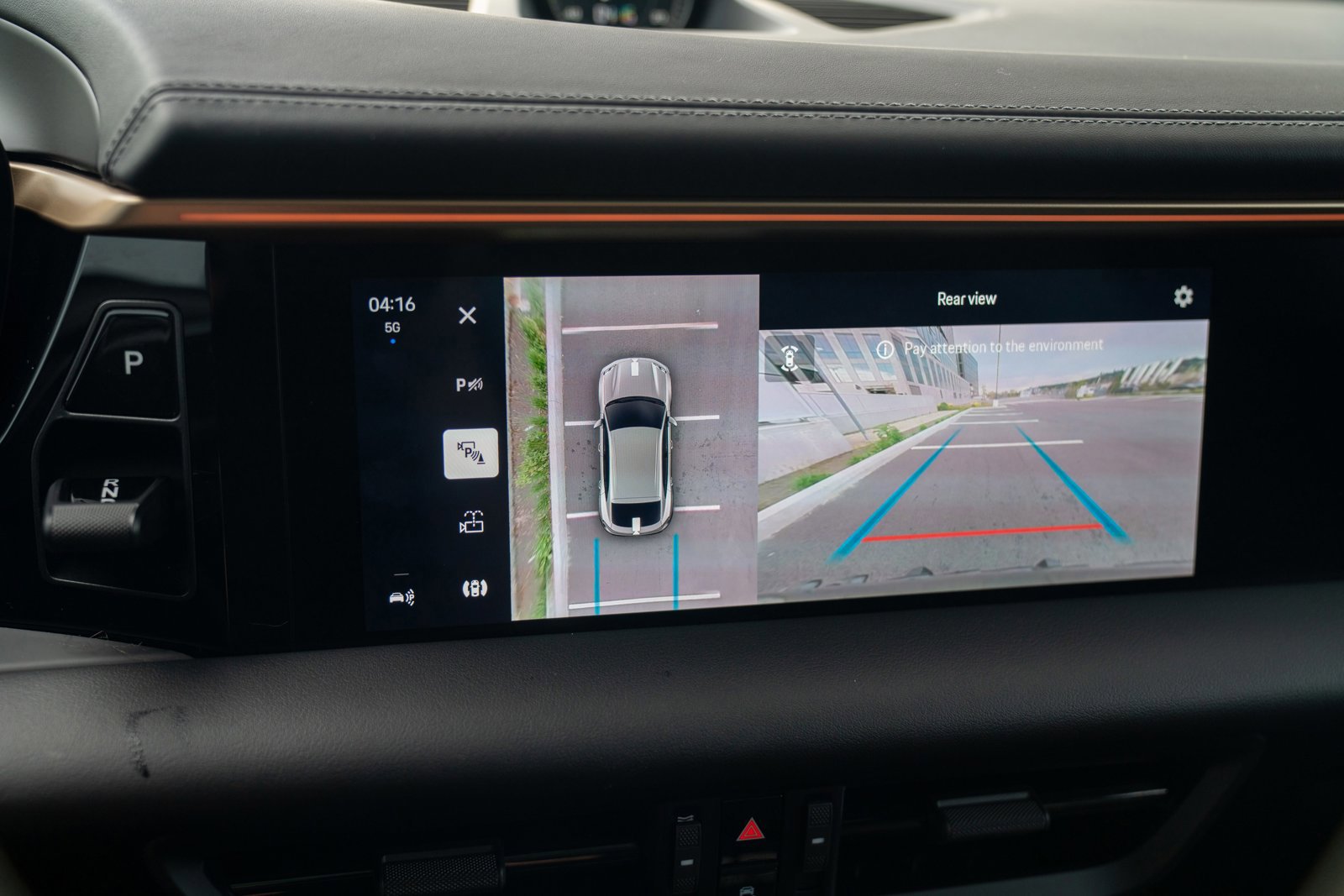 Certified 2025 Porsche Macan 4 Electric image 19