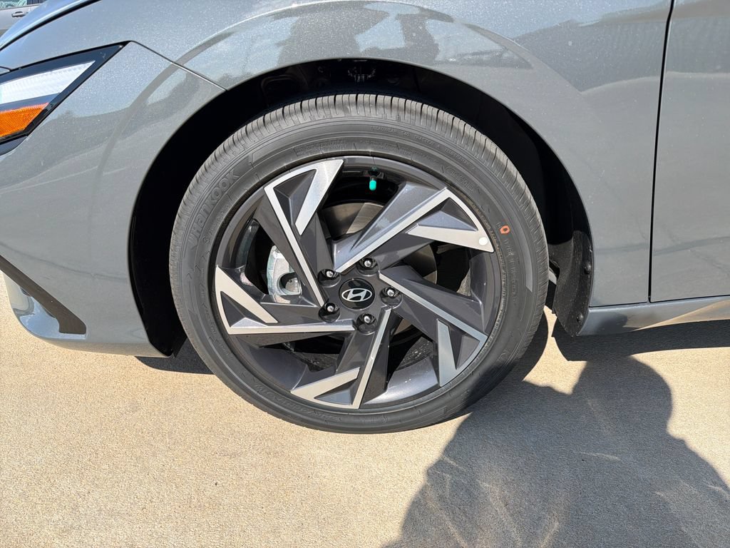 New 2026 Hyundai Elantra Limited FWD image 12