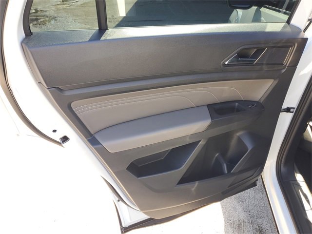 Used 2023 Volkswagen Atlas Cross Sport SE image 28