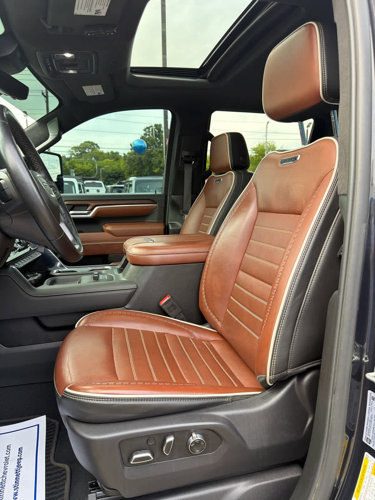 Used 2025 GMC Sierra 3500 Denali Ultimate AWD/4WD image 15