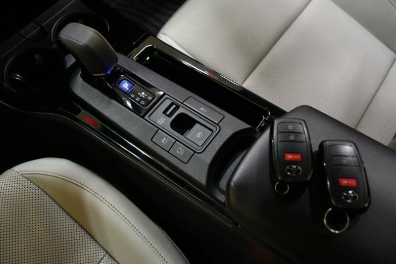 Used 2023 Toyota Prius XLE FWD image 40