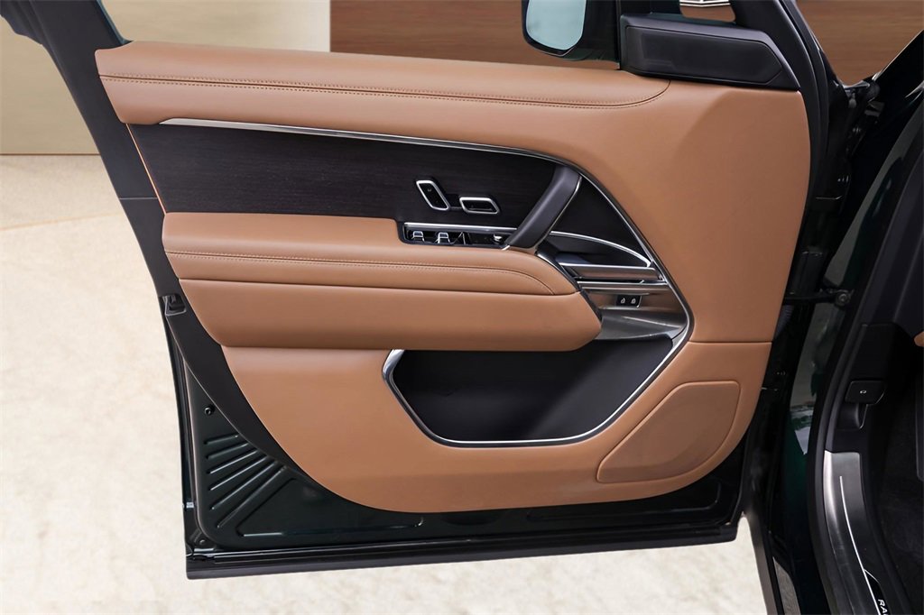 Used 2024 Land Rover Range Rover Long Wheelbase SE image 26